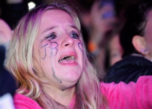 Bieliber fans crying for Justin Bieber in a concert
